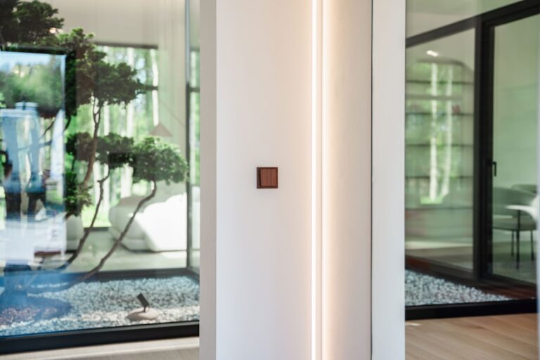 Exploring the Impact of Lighting on Interior Design Aesthetics